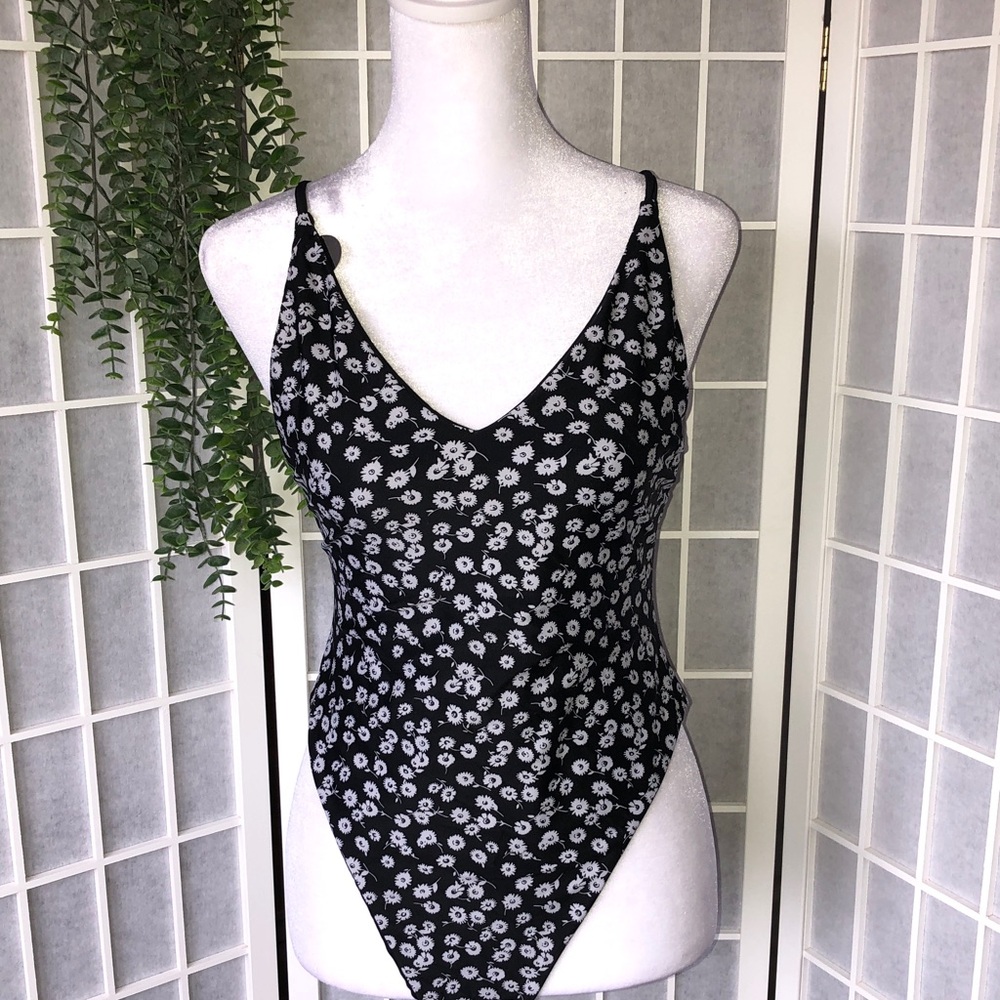 Forever 21 Reversible One Piece Swimsuit in Black & Black & White Daisies NWT. L